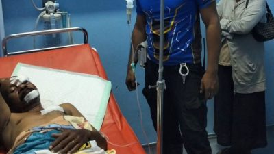 Pick-Up Rem Blong Hantam PKL dan Kendaraan di Naikoten, Dua Orang Luka Berat