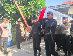 ​Penghormatan Terakhir bagi Sang Bhayangkara, Tangis dan Haru Iringi Pemakaman Aipda Hassan Basrin Nggasi di Ende