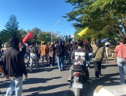Aksi Demo Solidaritas di Kantor Gubernur NTT