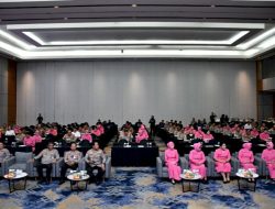 Satu Kapal Menuju Generasi Emas, Polda NTT Gelar Seminar The Art of Smart Parenting Sambut HUT Bhayangkara ke-80 dan HKGB ke-74