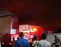 Gudang Alfamart di Alak Kupang Terbakar, Tiga Karyawan Alami Luka Bakar, Proses Evakuasi Masih Berlangsung